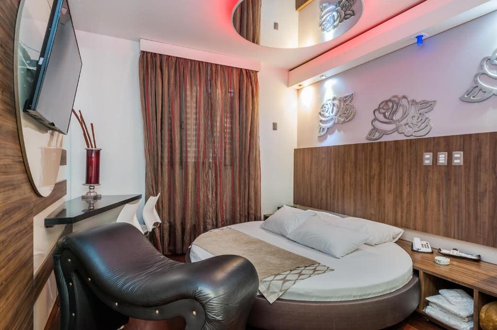 Double Room with Spa Bath room - Image 2