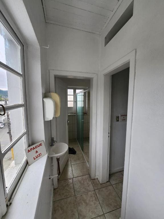 Economy Quadruple Room with Shared Bathroom room - Image 3