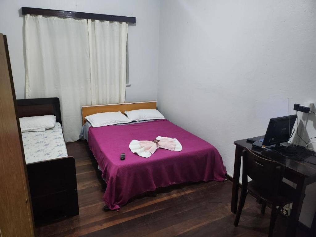 Basic Triple Room with Shared Bathroom room - Image 2