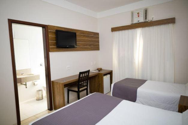 Superior Triple Room room - Image 3