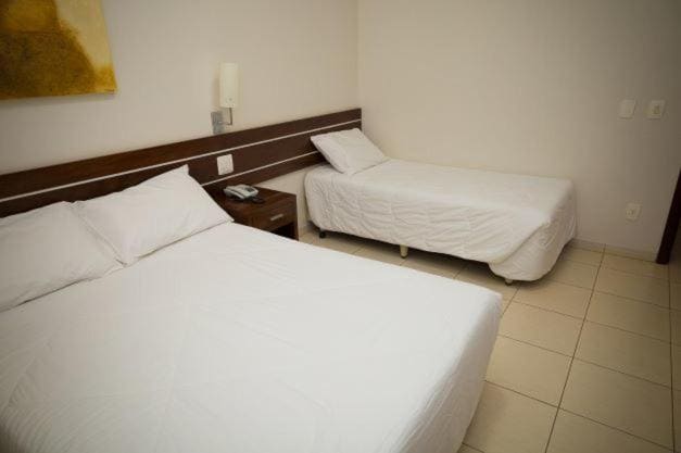 Standard Triple Room room - Image 2