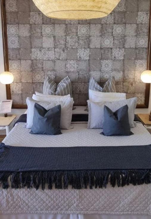 Luxury Triple Room room - Image 2