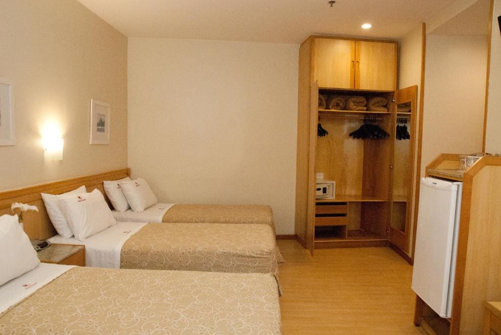Standard Quadruple Room room - Image 3