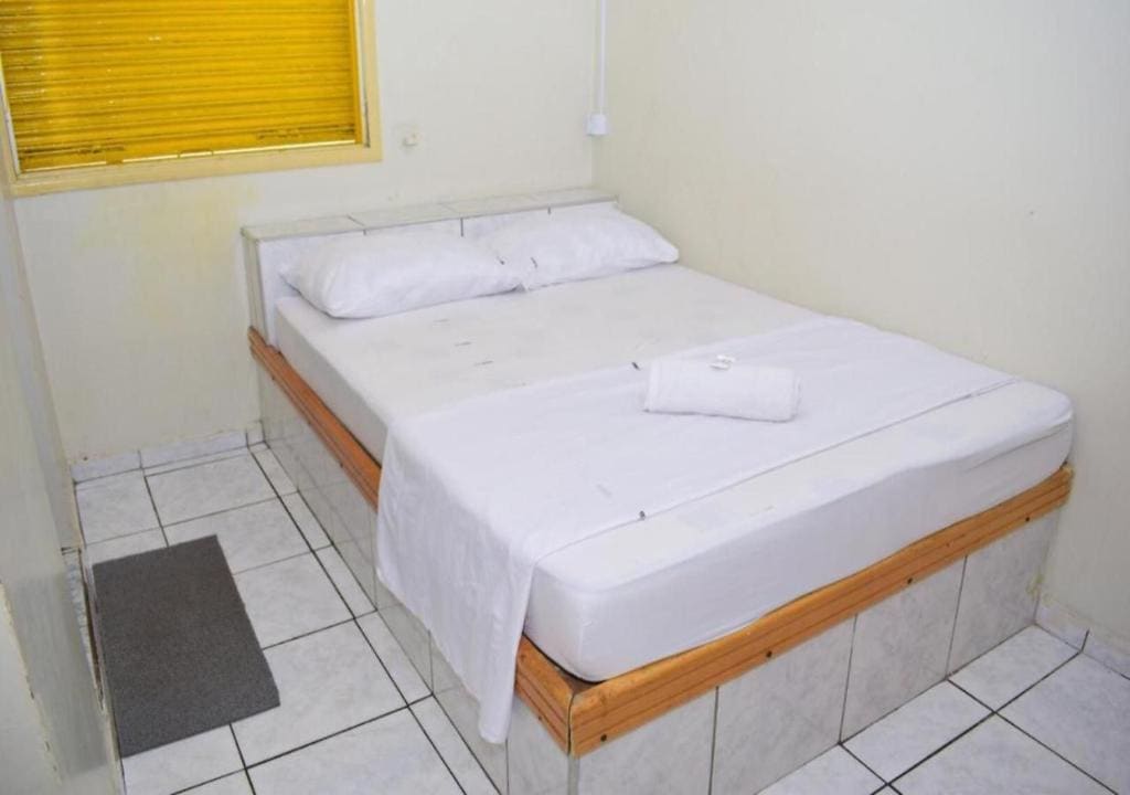 Basic Triple Room with Shared Bathroom room - Image 1