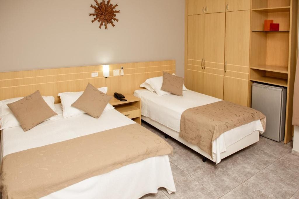 Luxury Triple Room room - Image 2