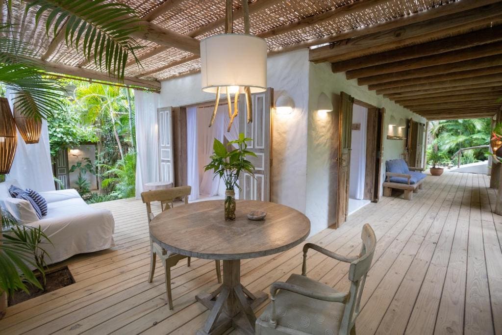 Bungalow with Patio room - Image 3