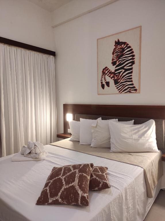 Queen Suite room - Image 2