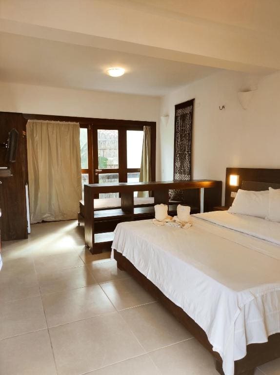Superior Triple Room room - Image 1