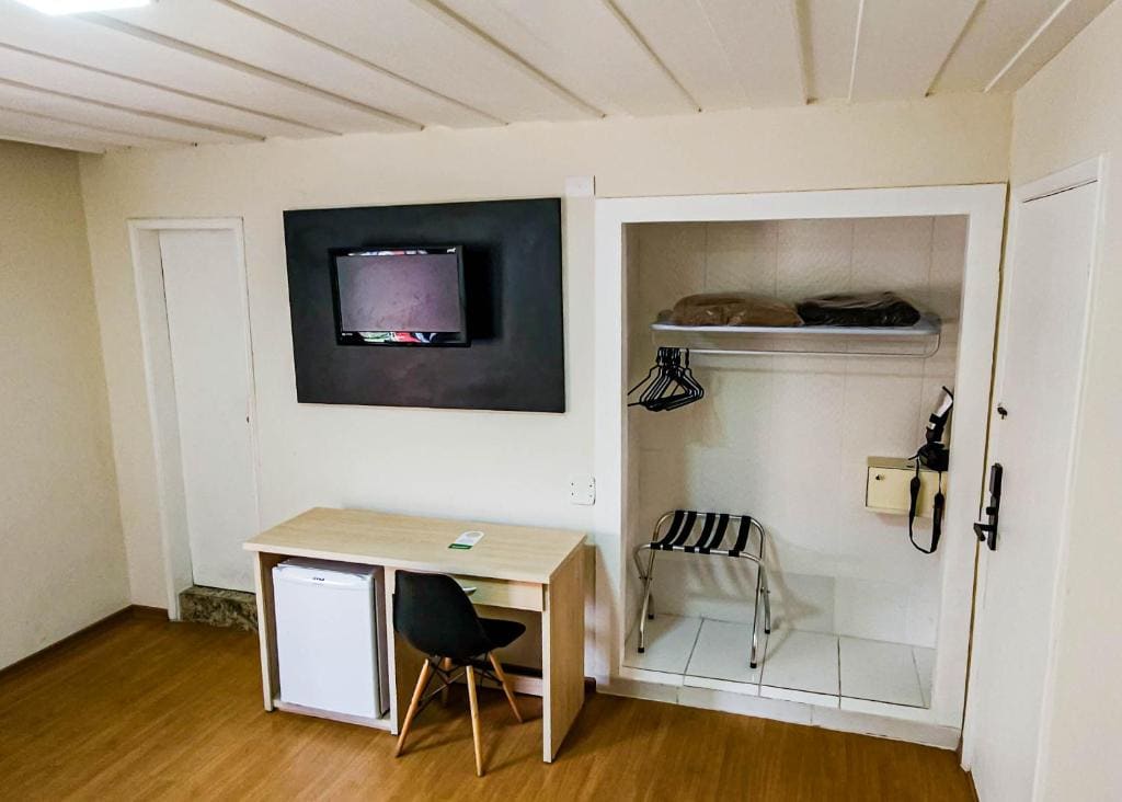 Standard Family Room room - Image 2