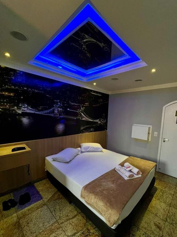 Standard Twin Room room - Image 1
