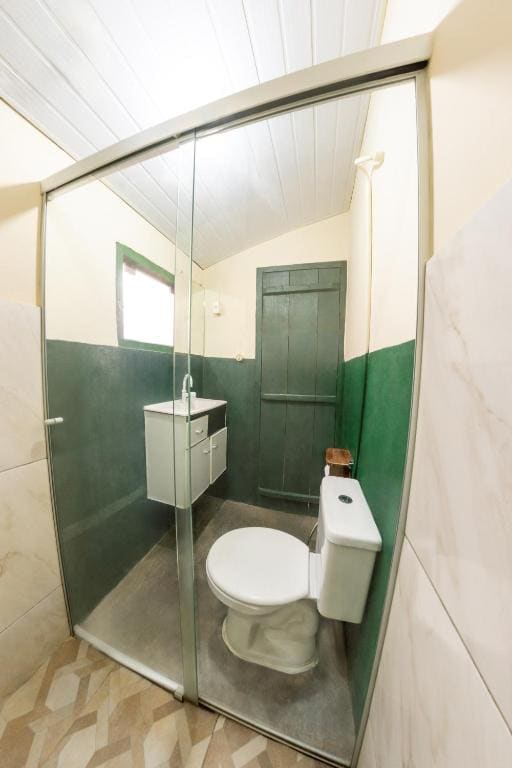 Quadruple Room with Private Bathroom room - Image 2