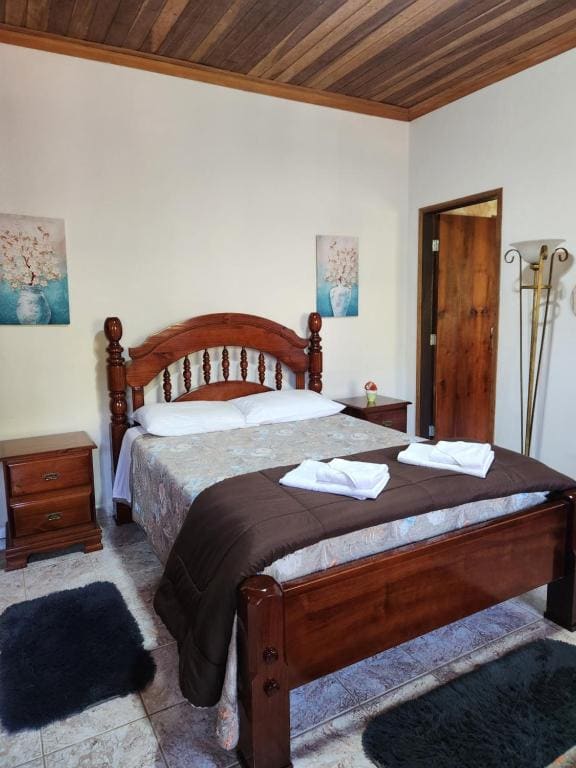 Deluxe Family Room room - Image 2