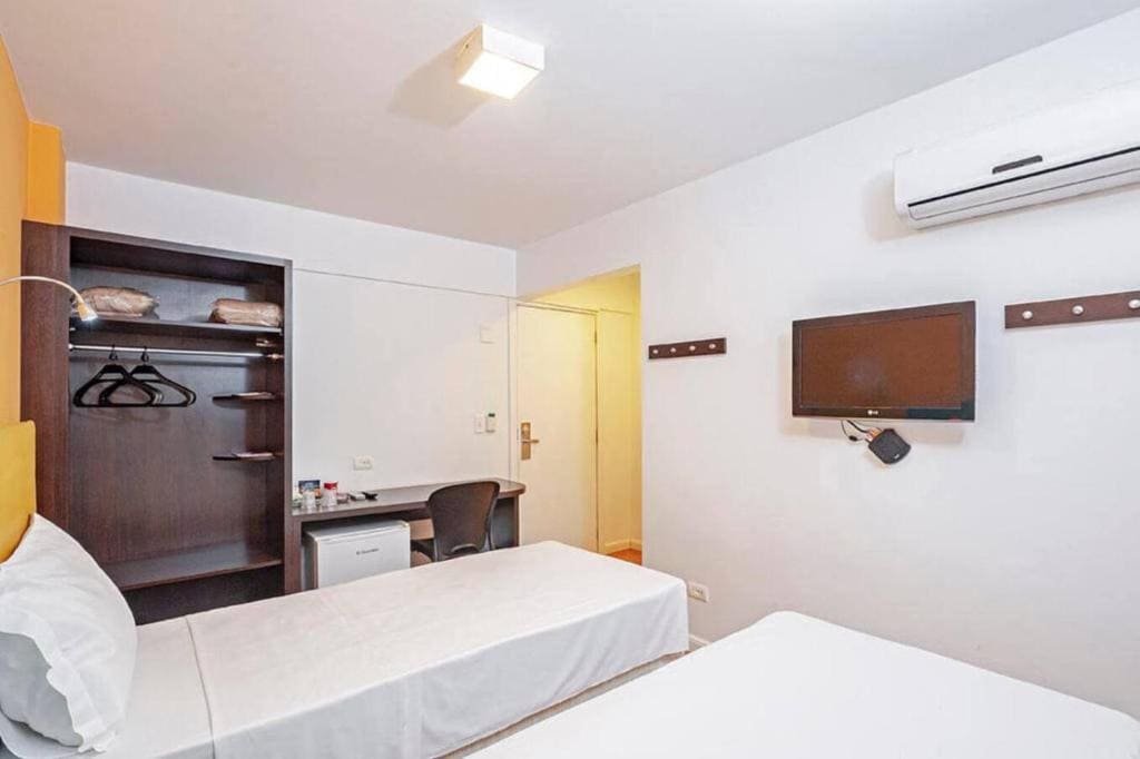 Standard Twin Room room - Image 1