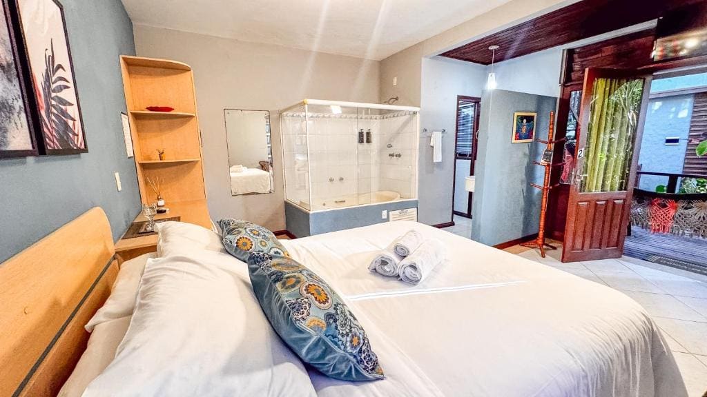 Deluxe Suite with Spa Bath room - Image 3