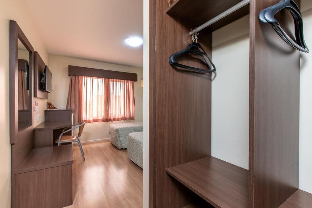 Standard Twin Room room - Image 3