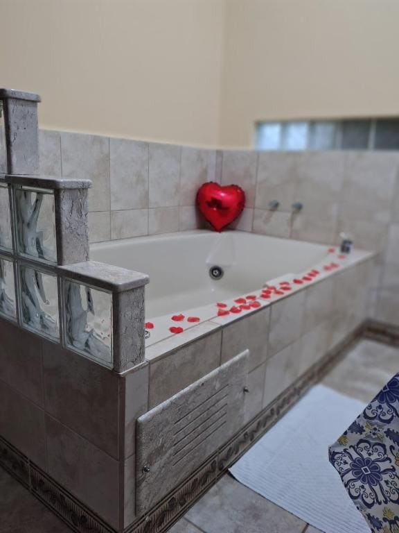 Double Room with Spa Bath room - Image 2