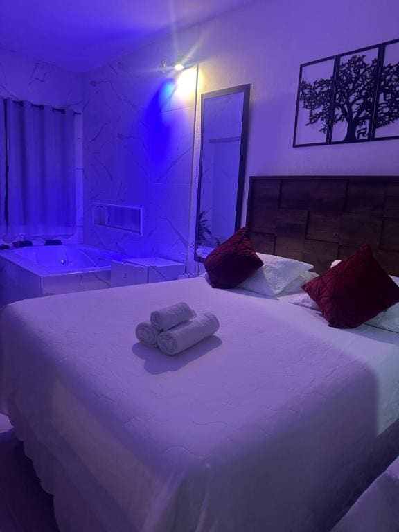 Double Room with Private Bathroom room - Image 2