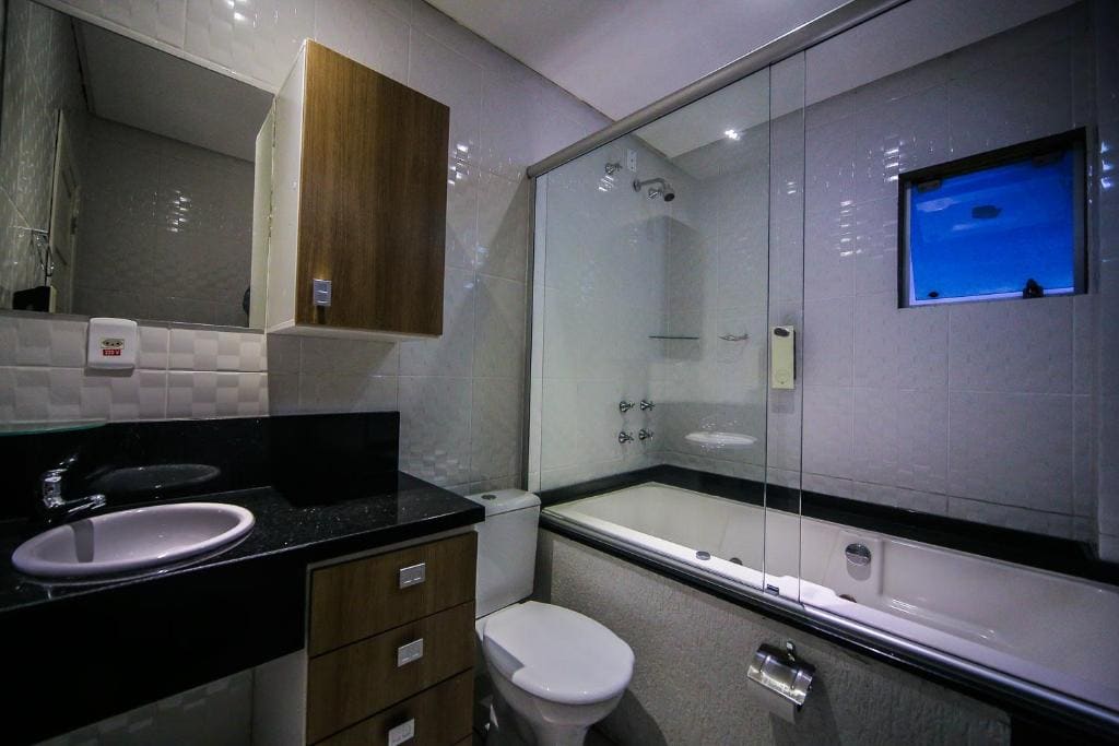 Queen Suite with Spa Bath room - Image 3