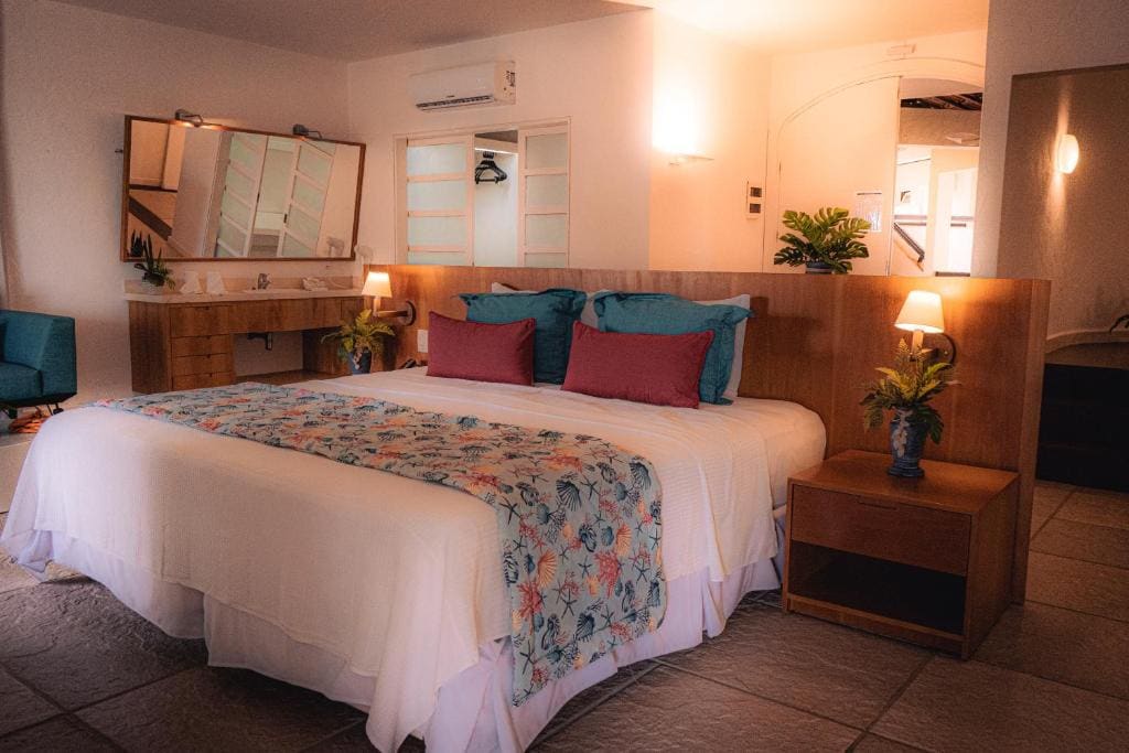 Deluxe Double Room with Bath room - Image 1