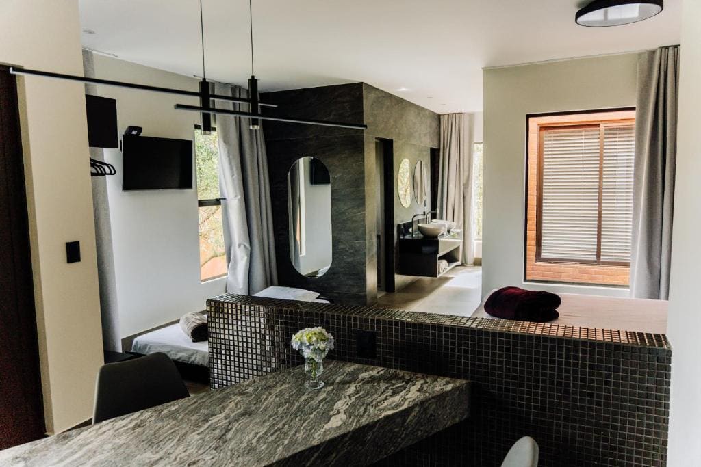 Luxury Triple Room room - Image 2