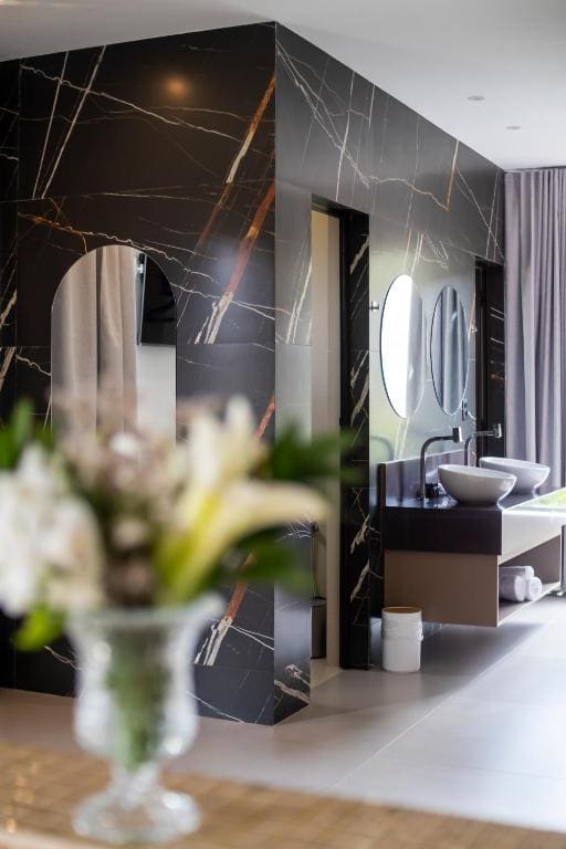 Luxury Triple Room room - Image 3