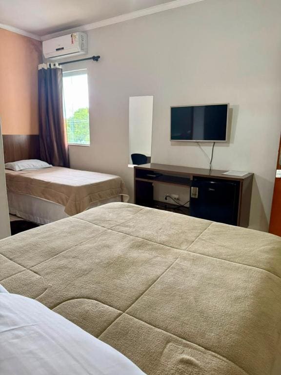 Deluxe Triple Room room - Image 1