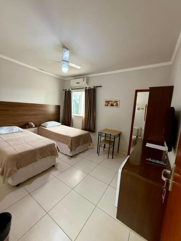 Standard Twin Room room - Image 2