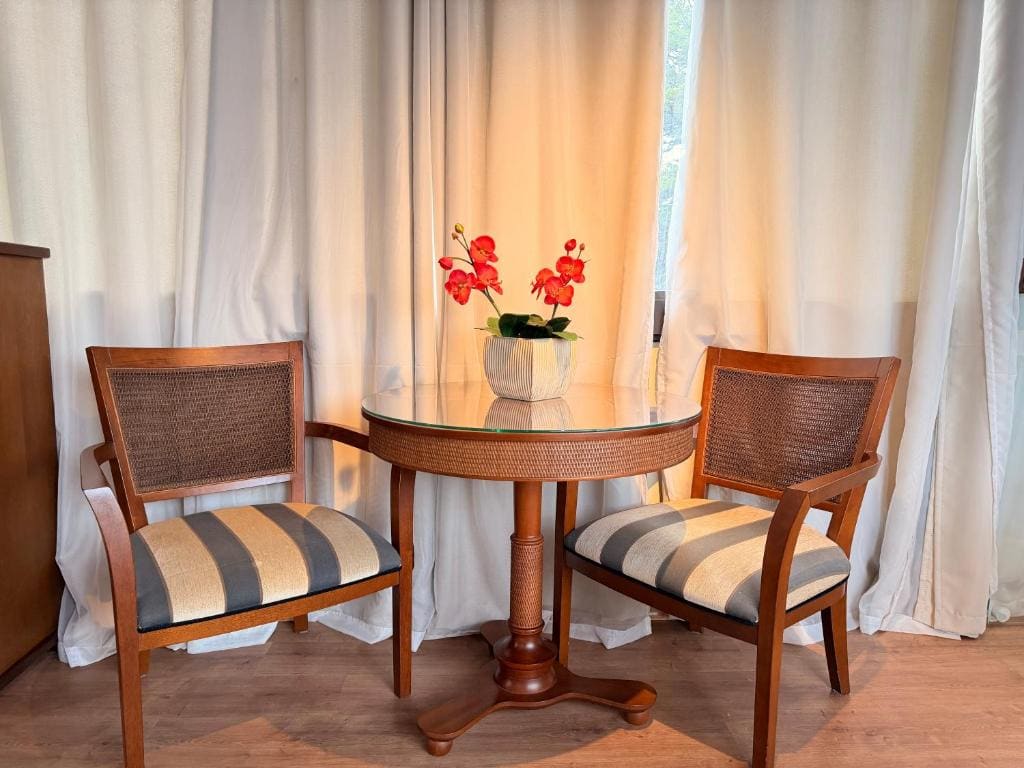 Queen Suite with Spa Bath room - Image 1