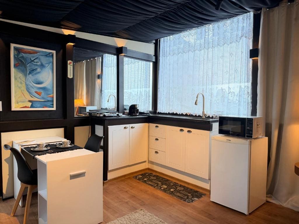 Queen Suite with Spa Bath room - Image 2