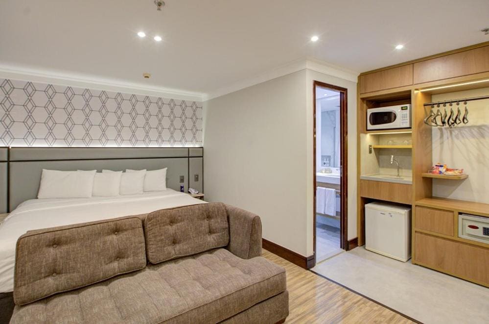 Luxury Triple Room room - Image 2