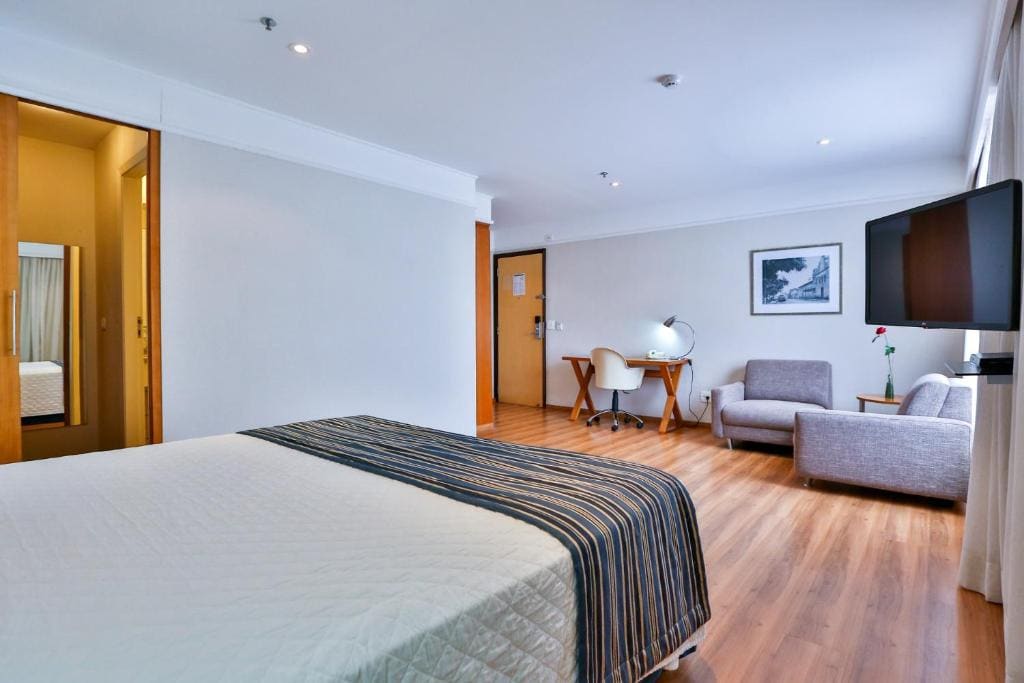 Deluxe King Suite room - Image 2