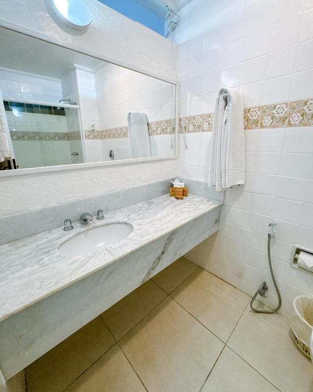 Standard Triple Room room - Image 2