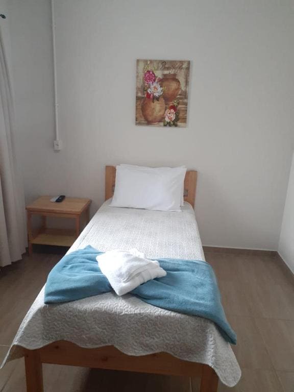 Single Room with Private Bathroom room - Image 1