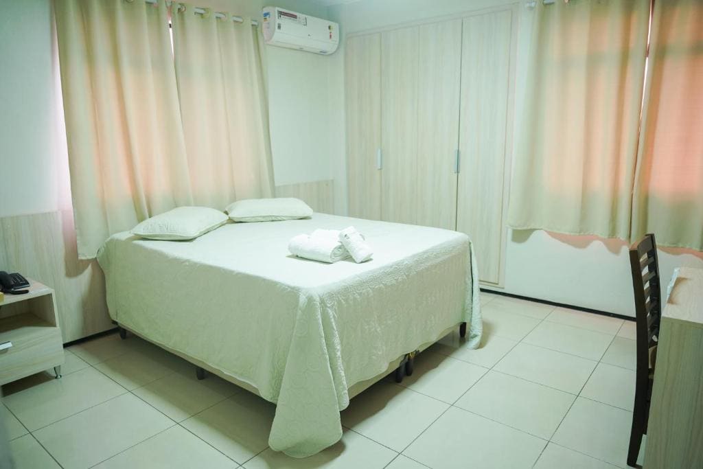 Deluxe Queen Suite room - Image 2