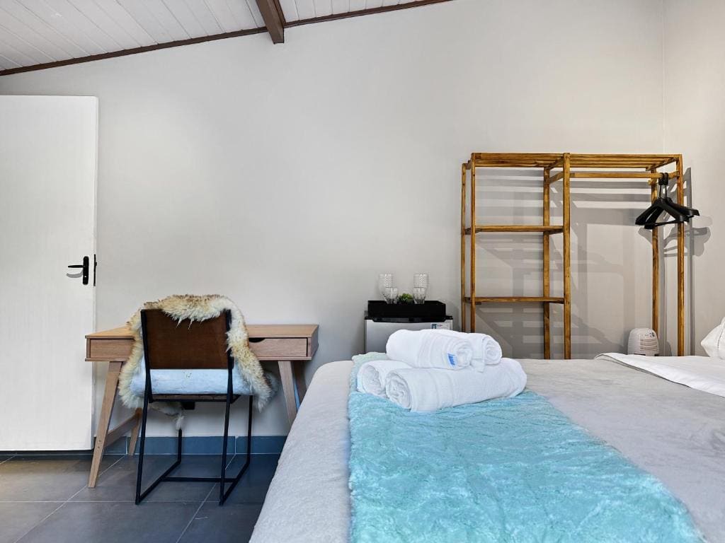 Room room - Image 2