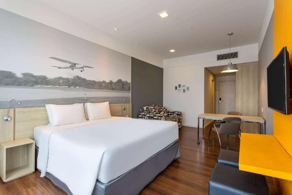 Deluxe Queen Room room - Image 1
