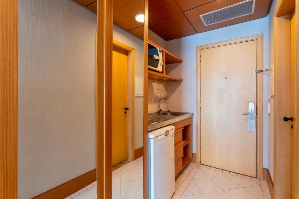 Superior 1 Queen, 1 Twin Bed, Non Smoking room - Image 1