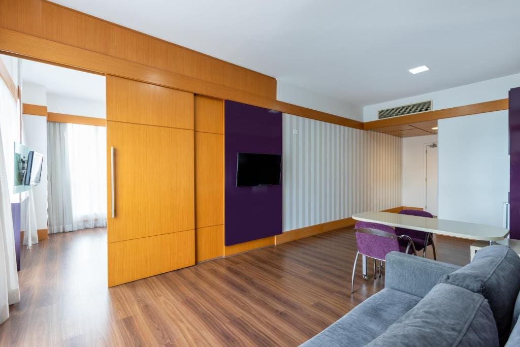 Premium King Suite Non Smoking room - Image 2