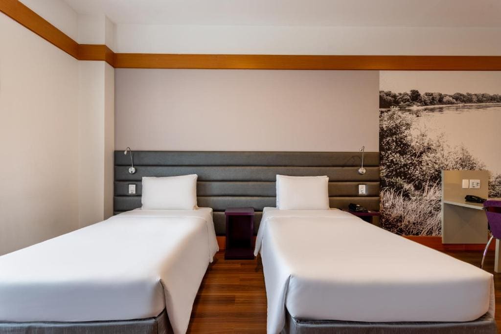 Deluxe Twin Room room - Image 2