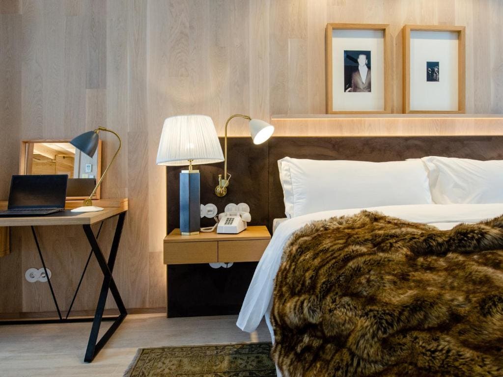 Contemporary Deluxe Double Room room - Image 2