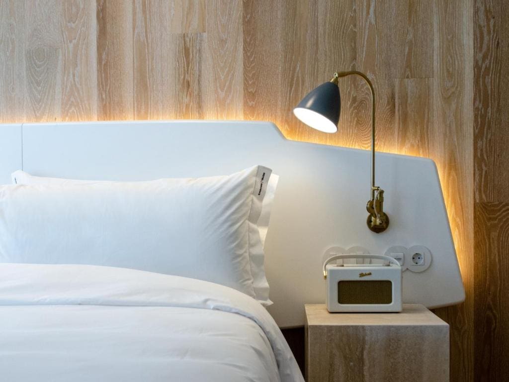 Contemporary Standard Small Room room - Image 1