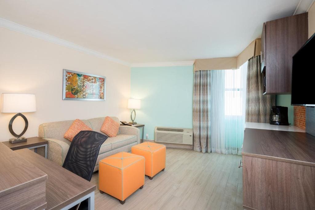 Queen Suite room - Image 2