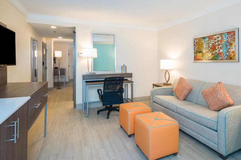 Queen Suite room - Image 1