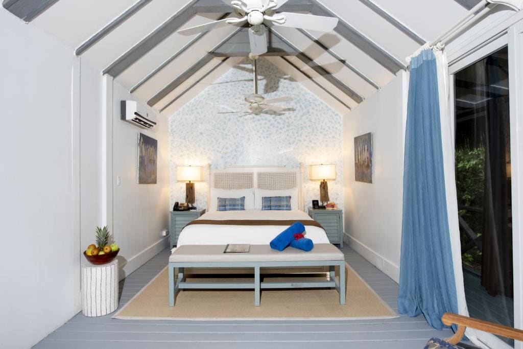 Bungalow - Beach Front room - Image 2