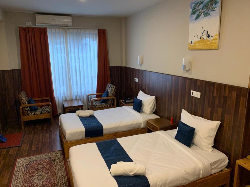 Deluxe Twin Room room - Image 3