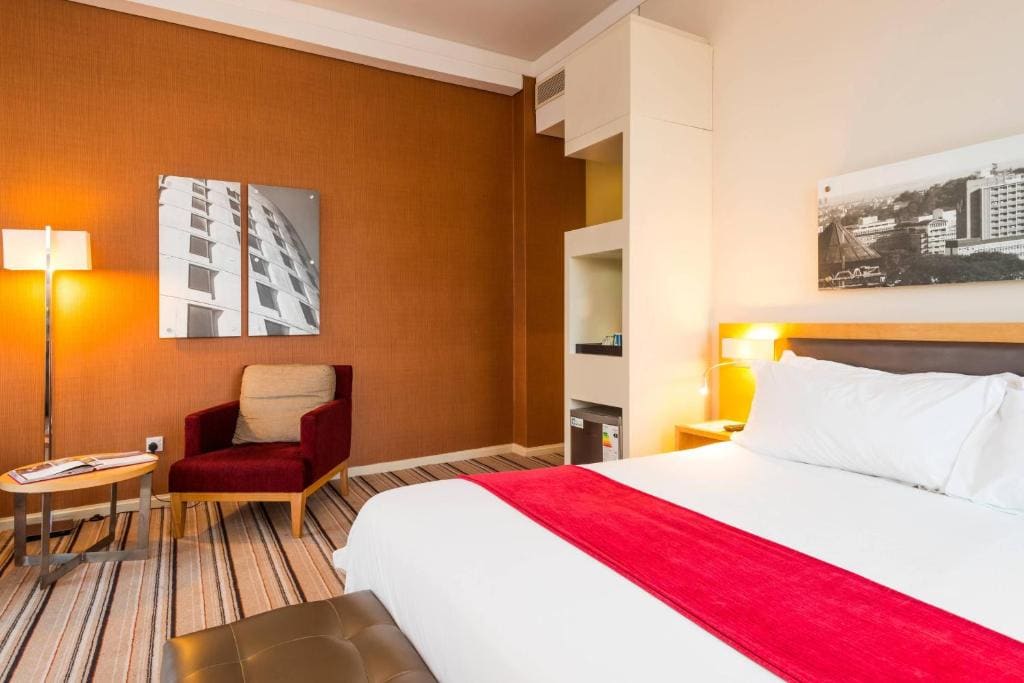 Club Room, Guest room, 1 King, Sofa bed, City view room - Image 1