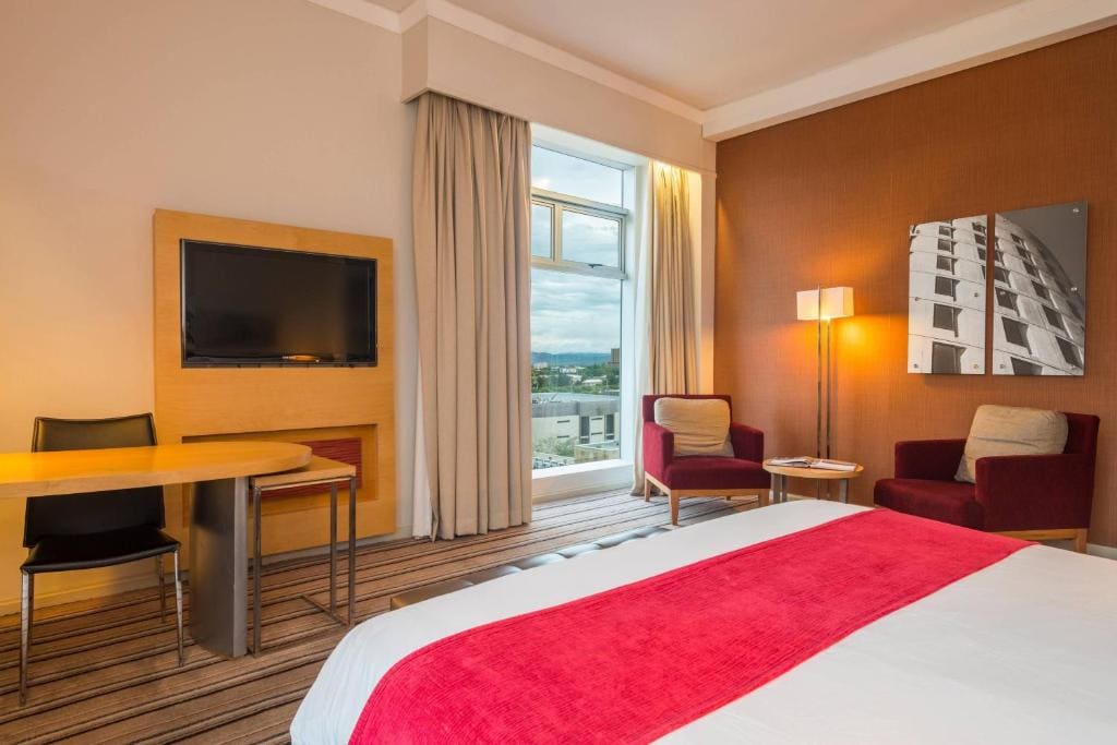 Club Room, Guest room, 1 King, Sofa bed, City view room - Image 2