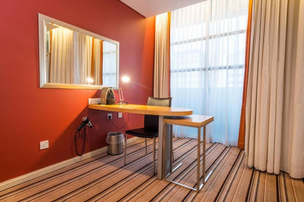 1 Bedroom Suite, 1 King, Sofa bed, City view room - Image 2