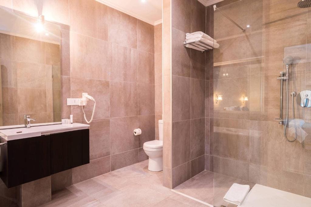One Bedroom, 1 Bedroom Apartment, 1 King, Sofa bed room - Image 3