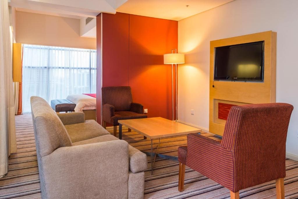 1 Bedroom Suite, 1 King, Sofa bed, City view room - Image 3